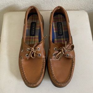 Dark brown Sperrys
